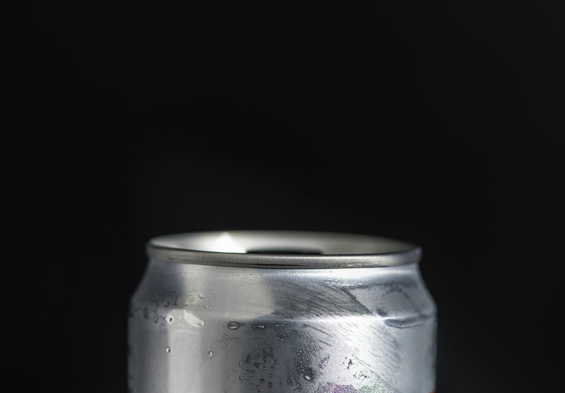 silver aluminum can